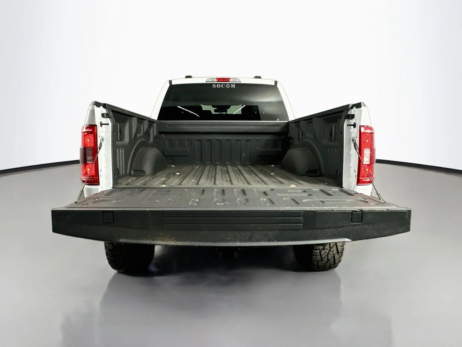 Used 2023 White Ford XLT image 25