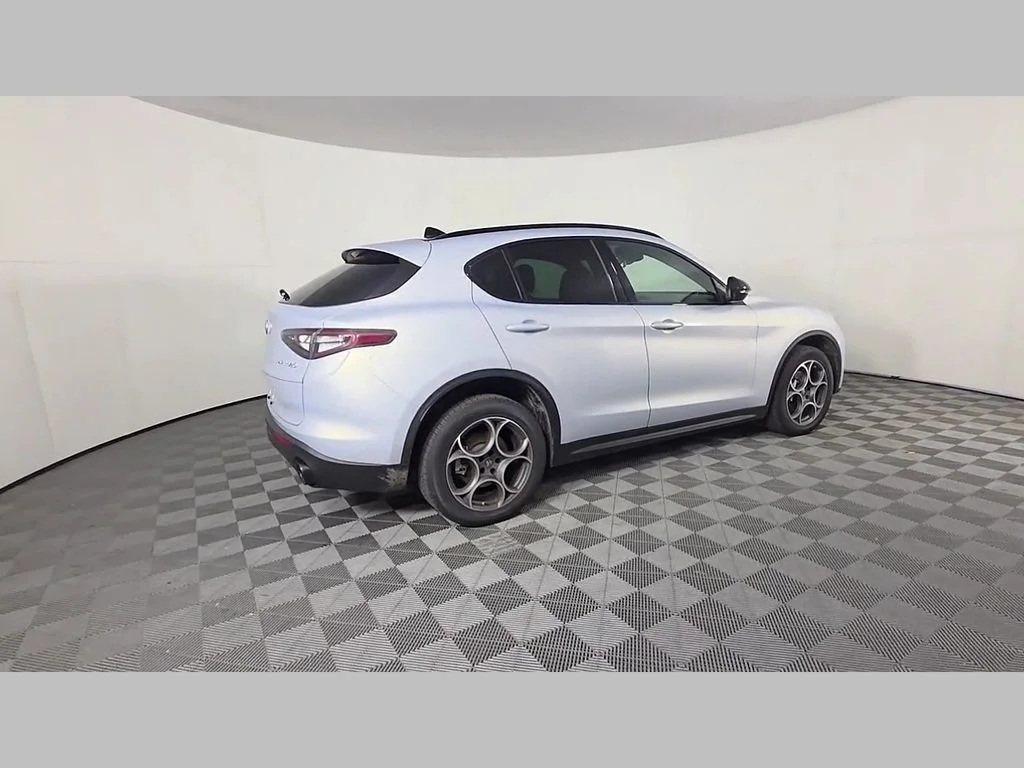 New 2026 Moonlight Gray Metallic Alfa Romeo Base image 26