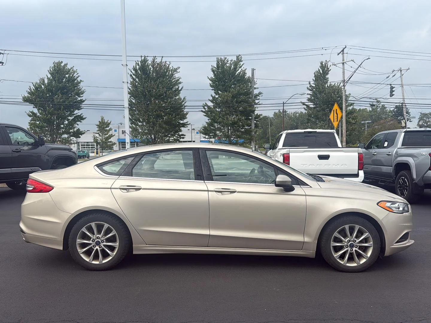Used 2017 White Gold Ford SE image 8