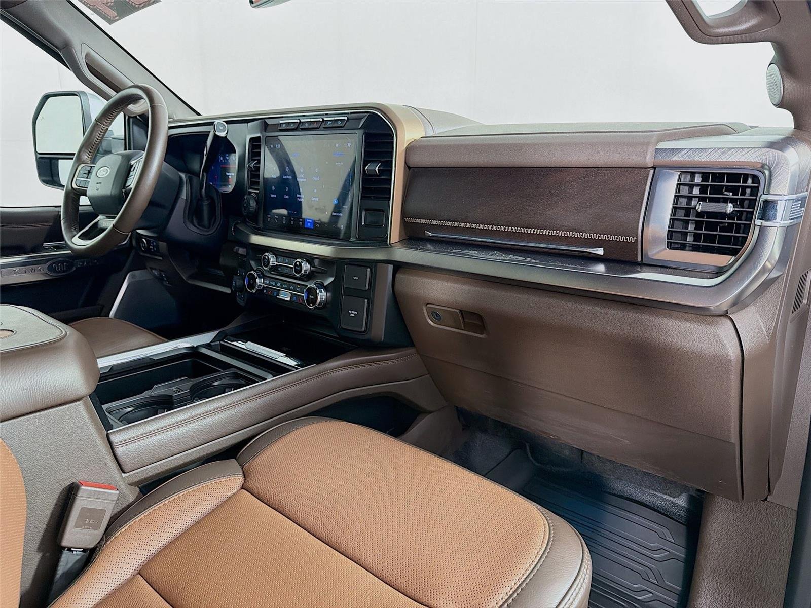 Used 2024 Oxford White Ford King Ranch image 30
