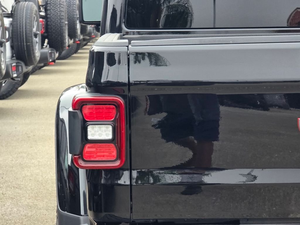 New 2026 Black Clear-Coat Exterior Paint Jeep Rubicon X image 6