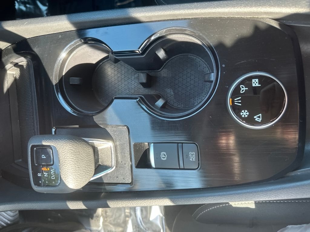 Used 2023 White Nissan S image 16