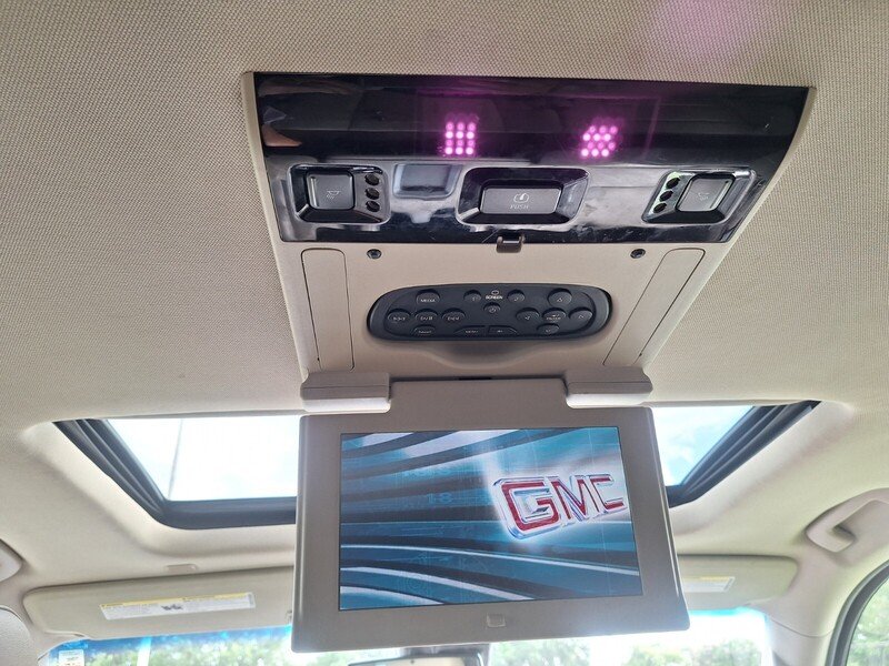 Used 2019 Silver GMC SLT image 23