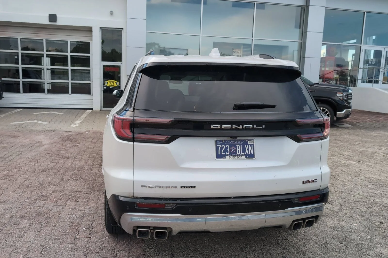Used 2025 White Frost Tricoat GMC Denali image 6