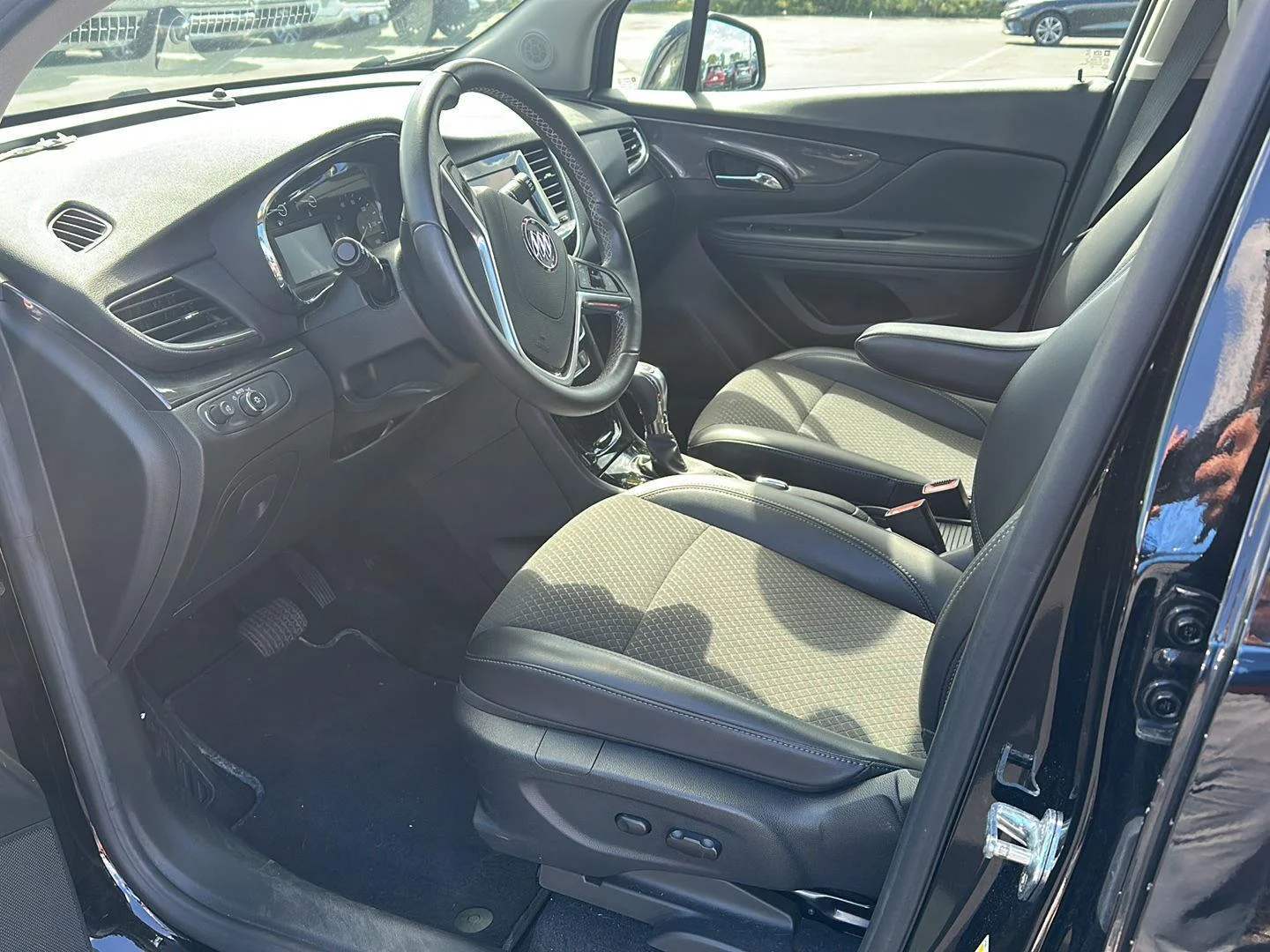 Used 2022 Includes (MDP) Anthracite lower exterior accent color, Paint code W598F.) Buick Preferred image 6