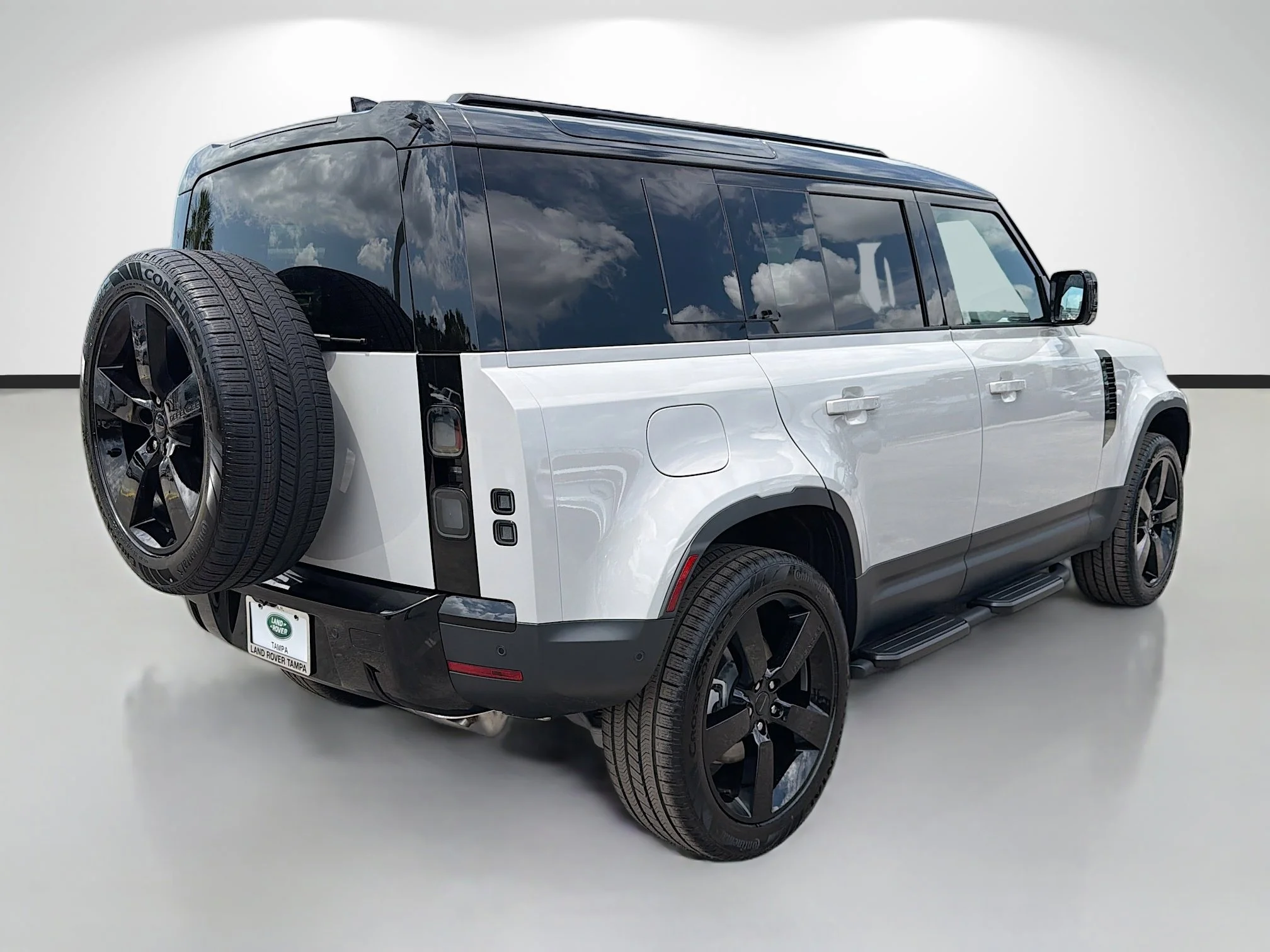 New 2026 Borasco Grey Metallic Land Rover S image 5