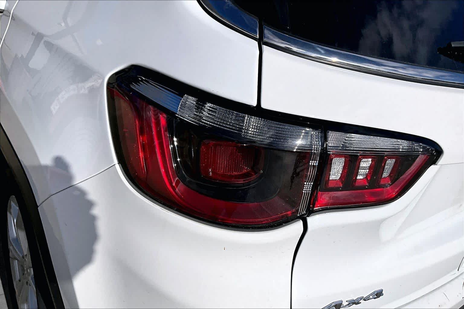 Used 2024 Bright White Clearcoat Jeep Latitude image 28