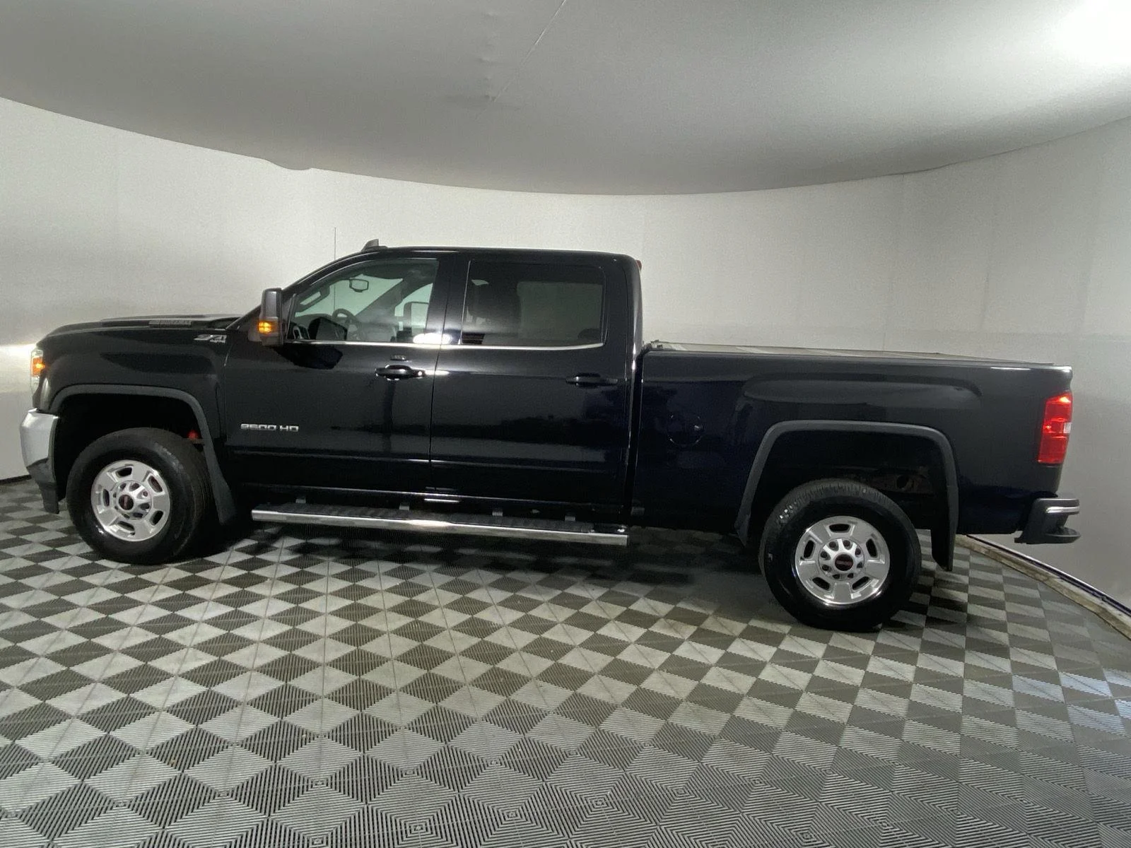 Used 2019 Onyx Black GMC SLE image 13