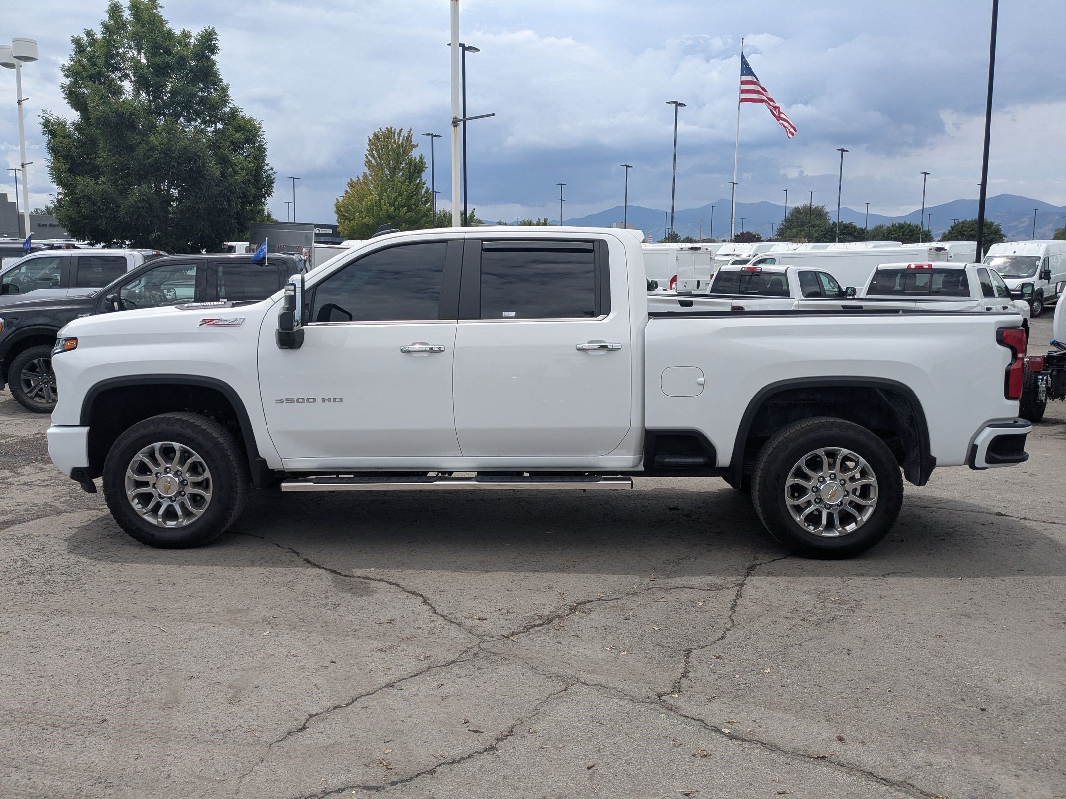 Used 2025 Summit White Chevrolet LT image 7