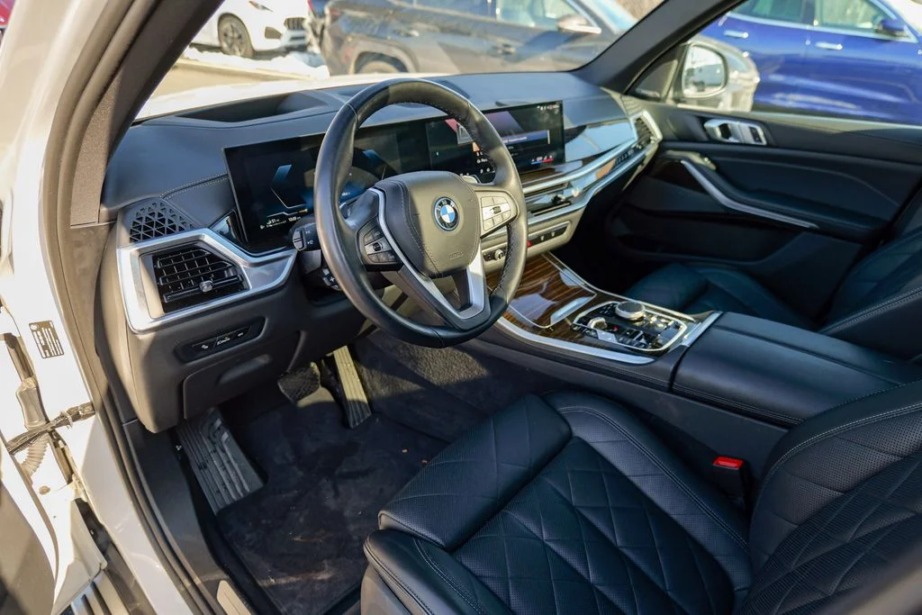 Used 2024 Alpine White BMW xDrive50e image 19