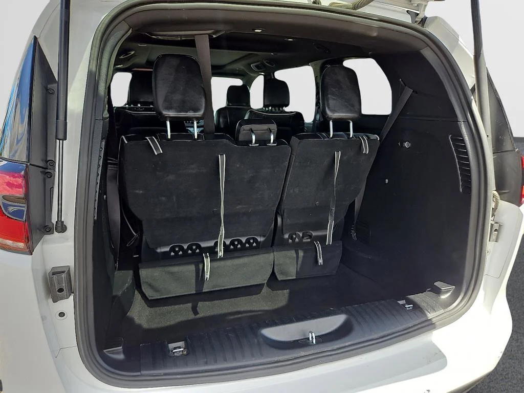 Used 2025 White Chrysler Limited image 7