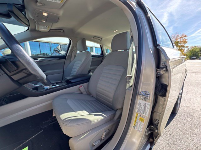 Used 2019 Gold Ford SE image 9