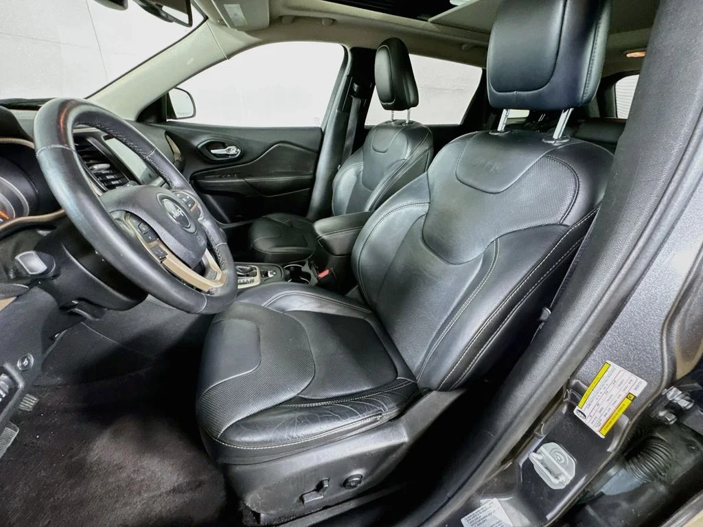Used 2016 Gray Jeep Limited image 25