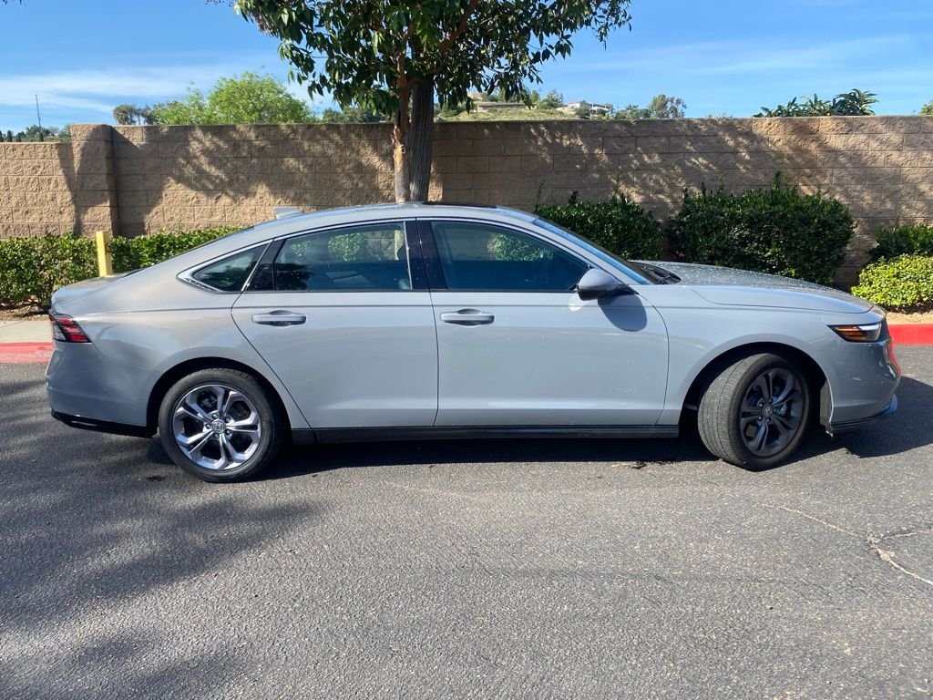 Used 2024 Black Honda EX-L image 6