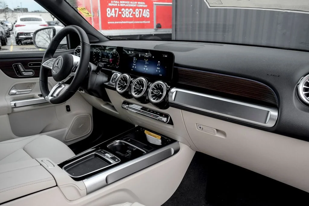 Used 2026 Polar White Mercedes-Benz GLB 250 image 22