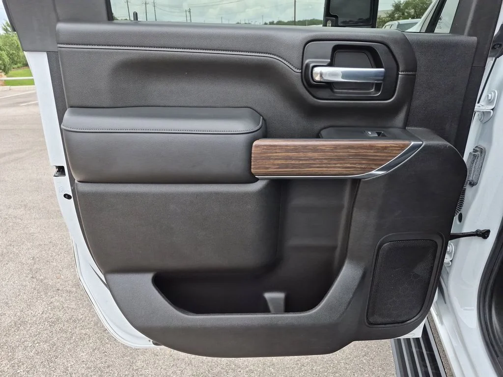 Used 2022 White Chevrolet High Country image 33