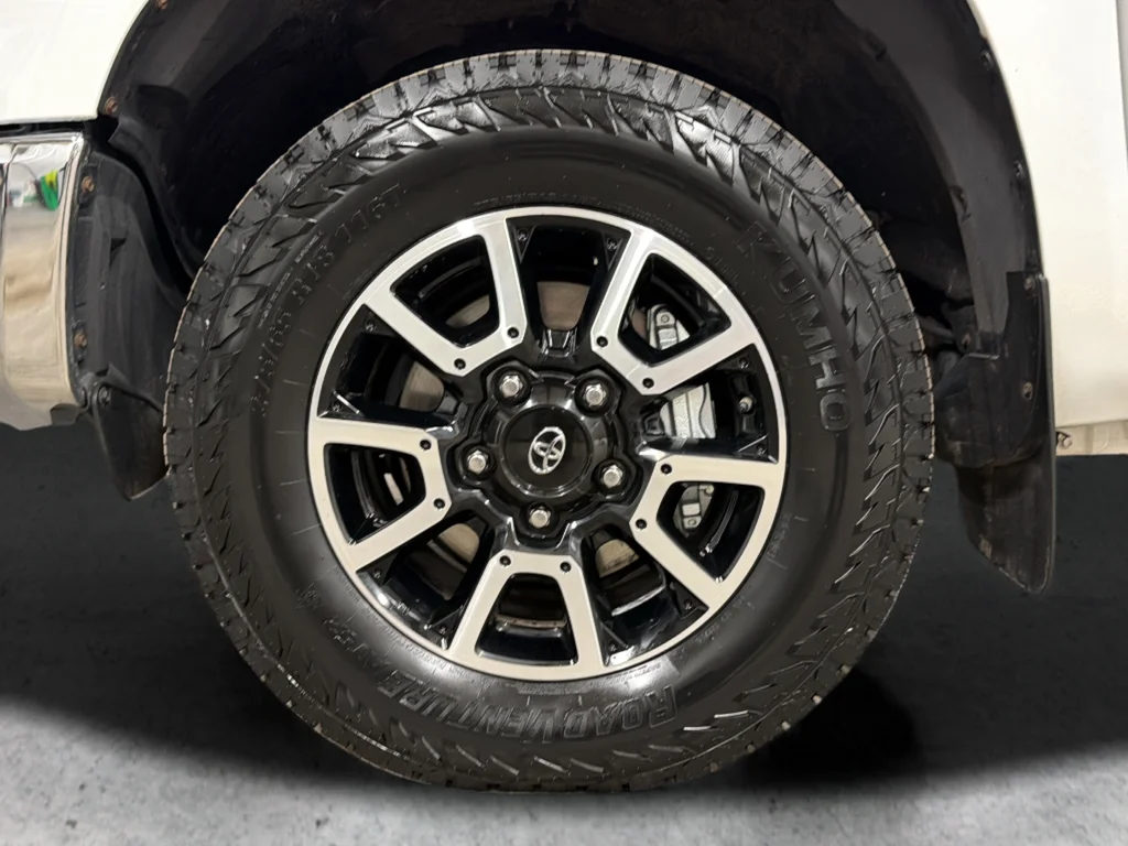 Used 2021 White Toyota SR5 image 33
