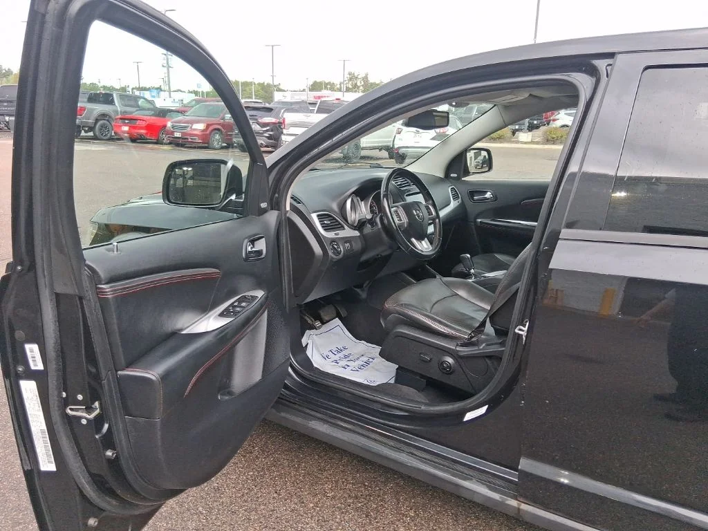 Used 2013 Brilliant Black Crystal Pearlcoat Dodge R/T image 13