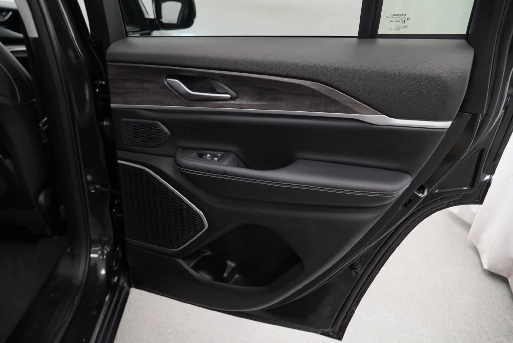 Used 2023  Jeep 4xe image 40