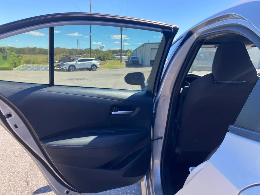 Used 2022  Toyota SE image 19