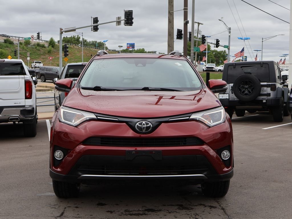 Used 2018 Red Toyota XLE image 2