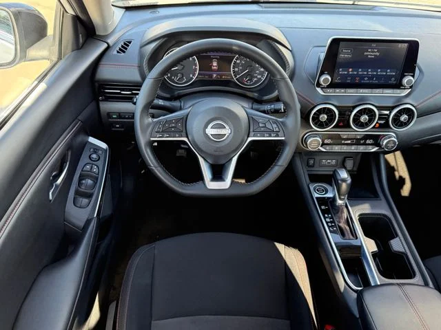 Used 2025 Aspen White Nissan SR image 29