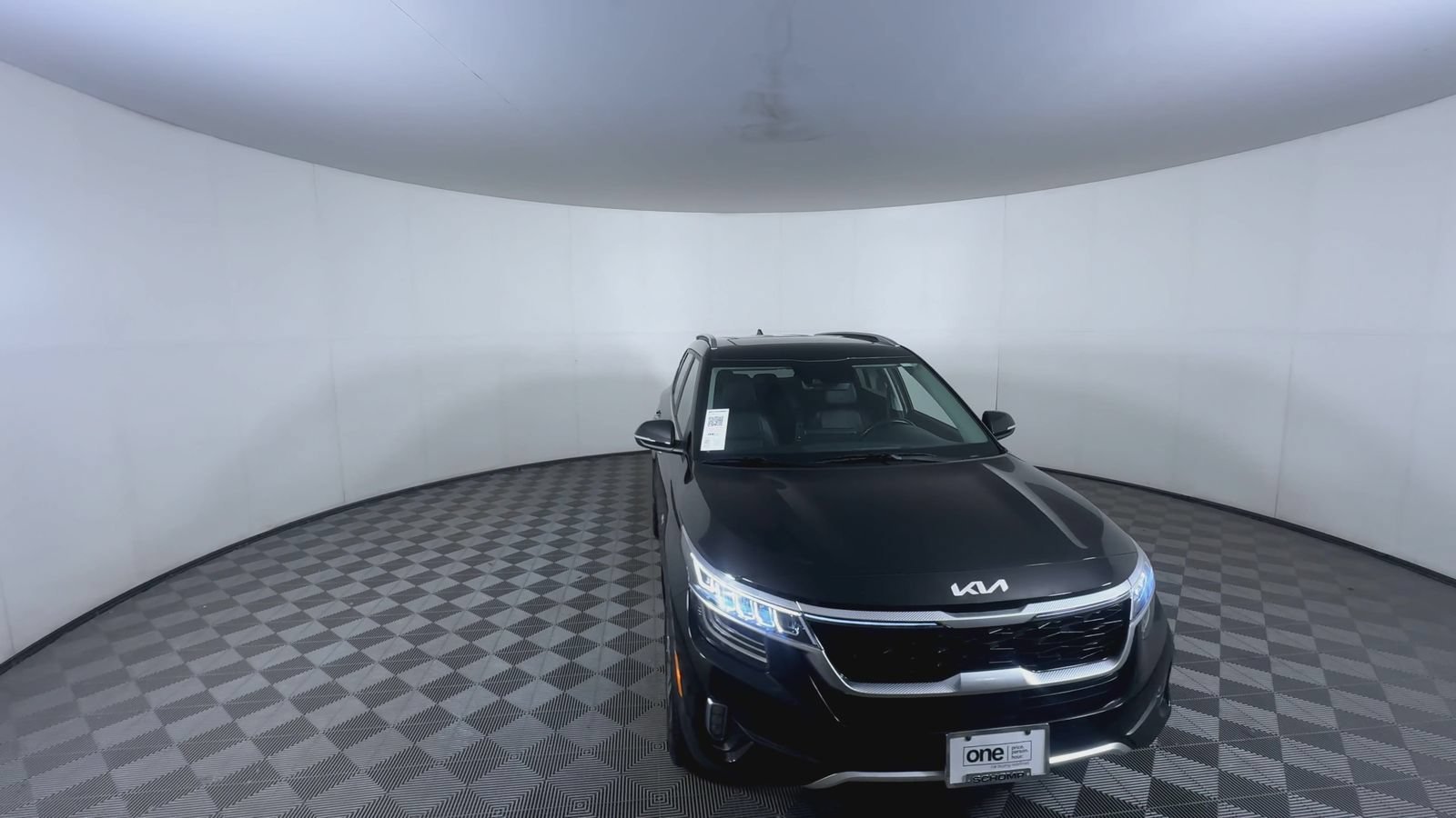 Used 2023 Cherry Black Kia SX image 2