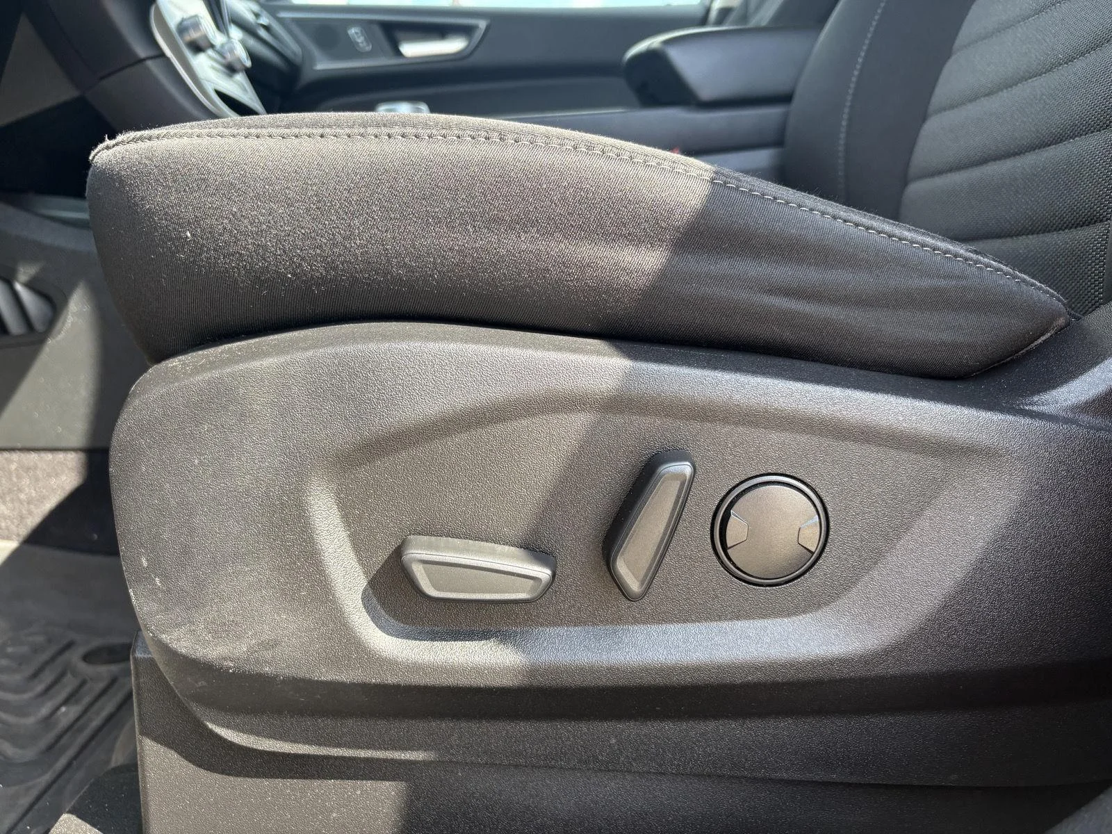 Used 2023 Agate Black Metallic Ford SE image 11