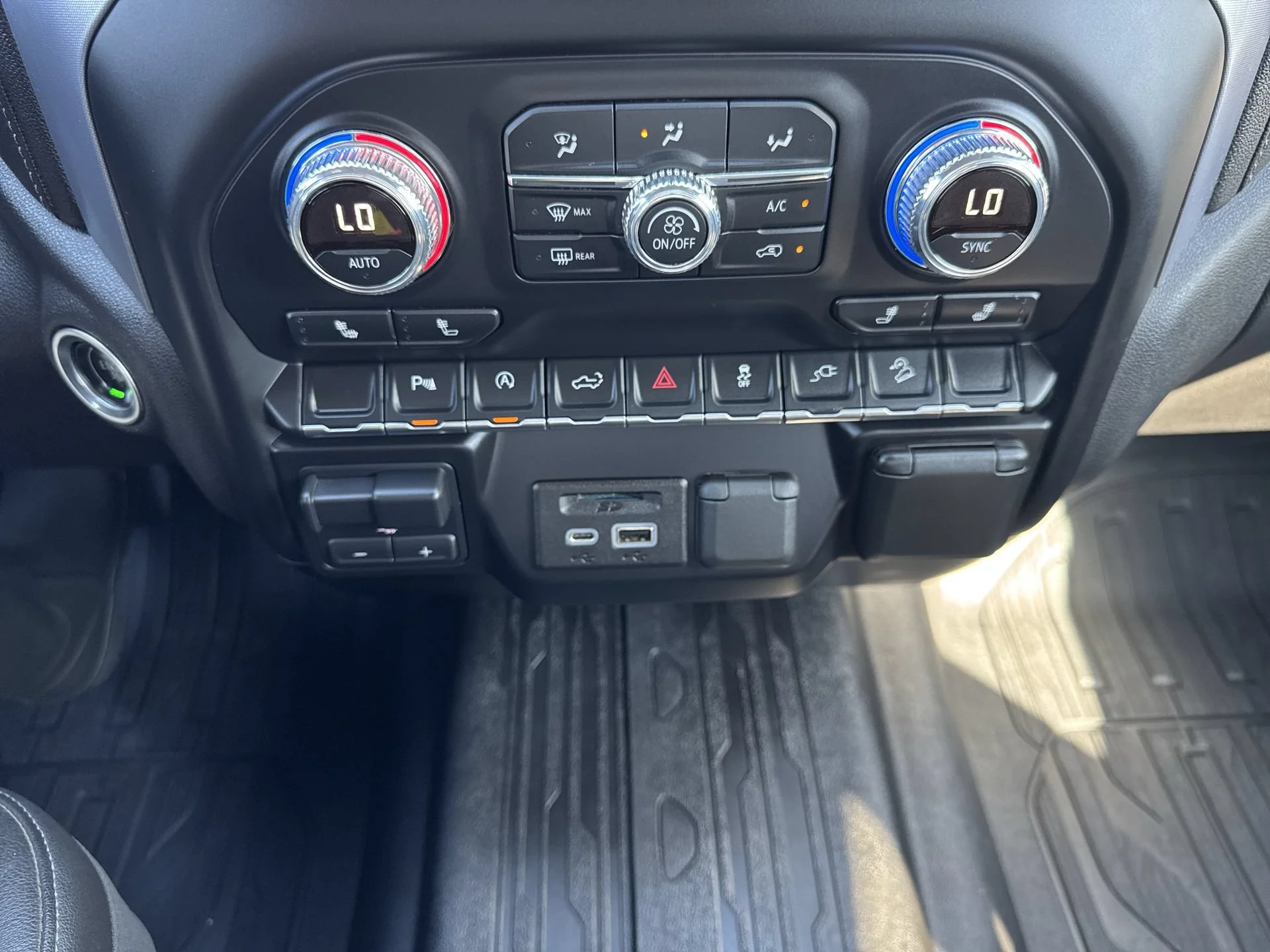 2019 GMC Sierra 1500 SLT - Photo 18