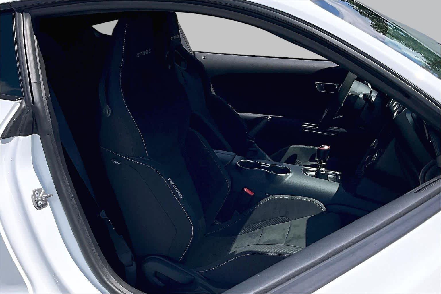 Used 2017 Oxford White Ford Shelby GT350 image 9