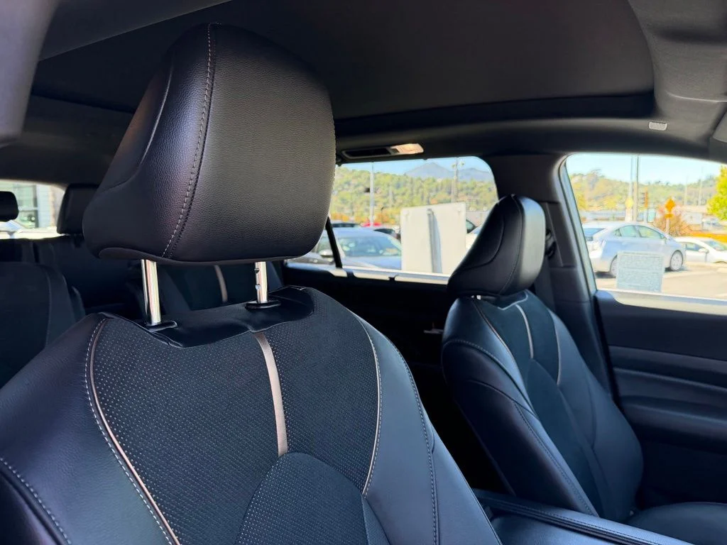 Used 2025  Toyota MAX Platinum image 9