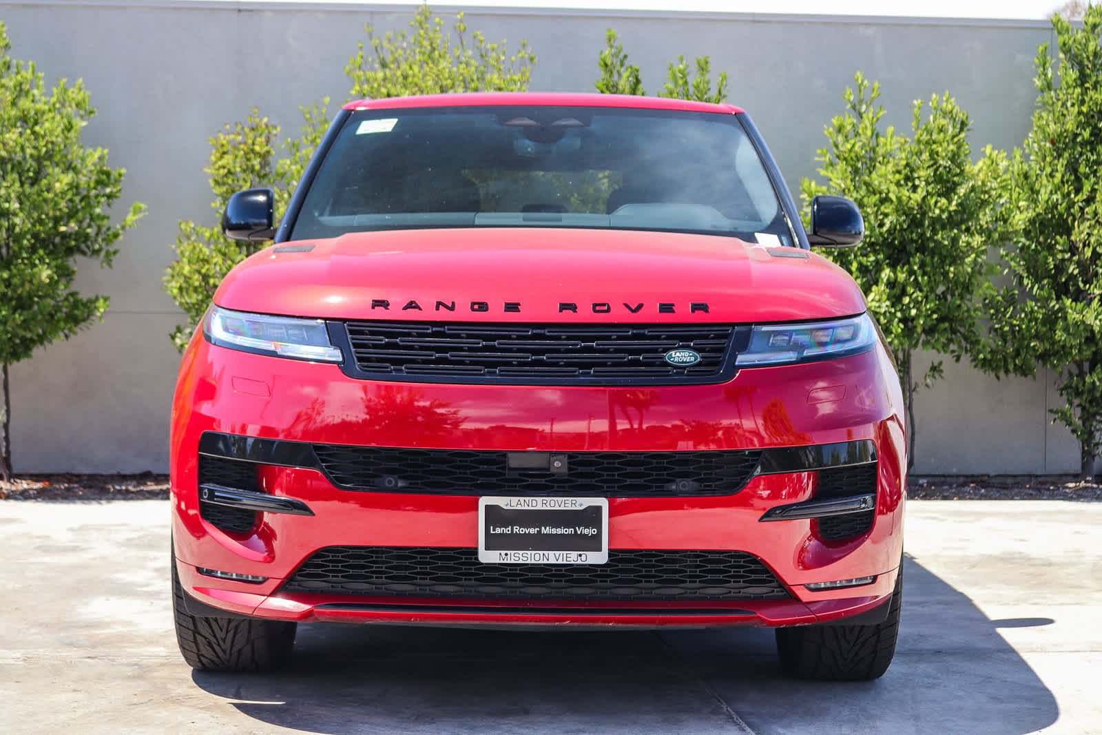 Used 2024 Red Land Rover Dynamic SE image 2
