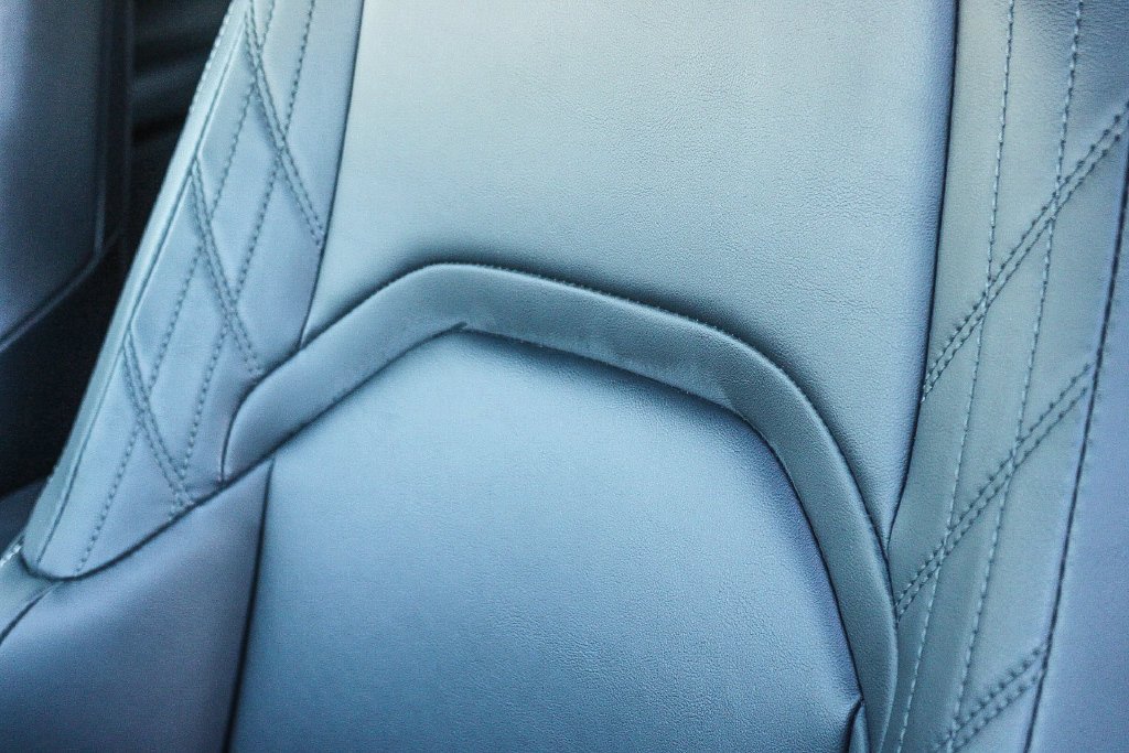 2025 Lexus UX Hybrid 300h - Photo 22