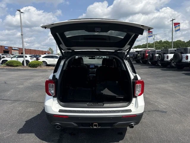 Certified Used 2023 White Metallic Ford XLT image 23
