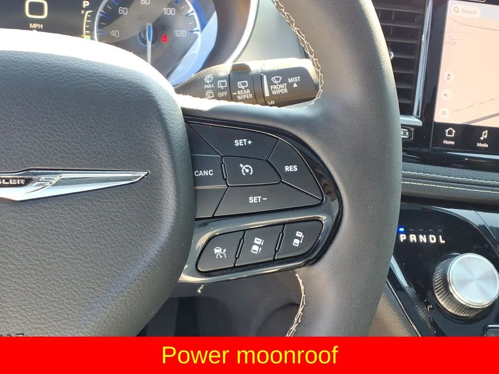 Used 2025 White Chrysler Limited image 18