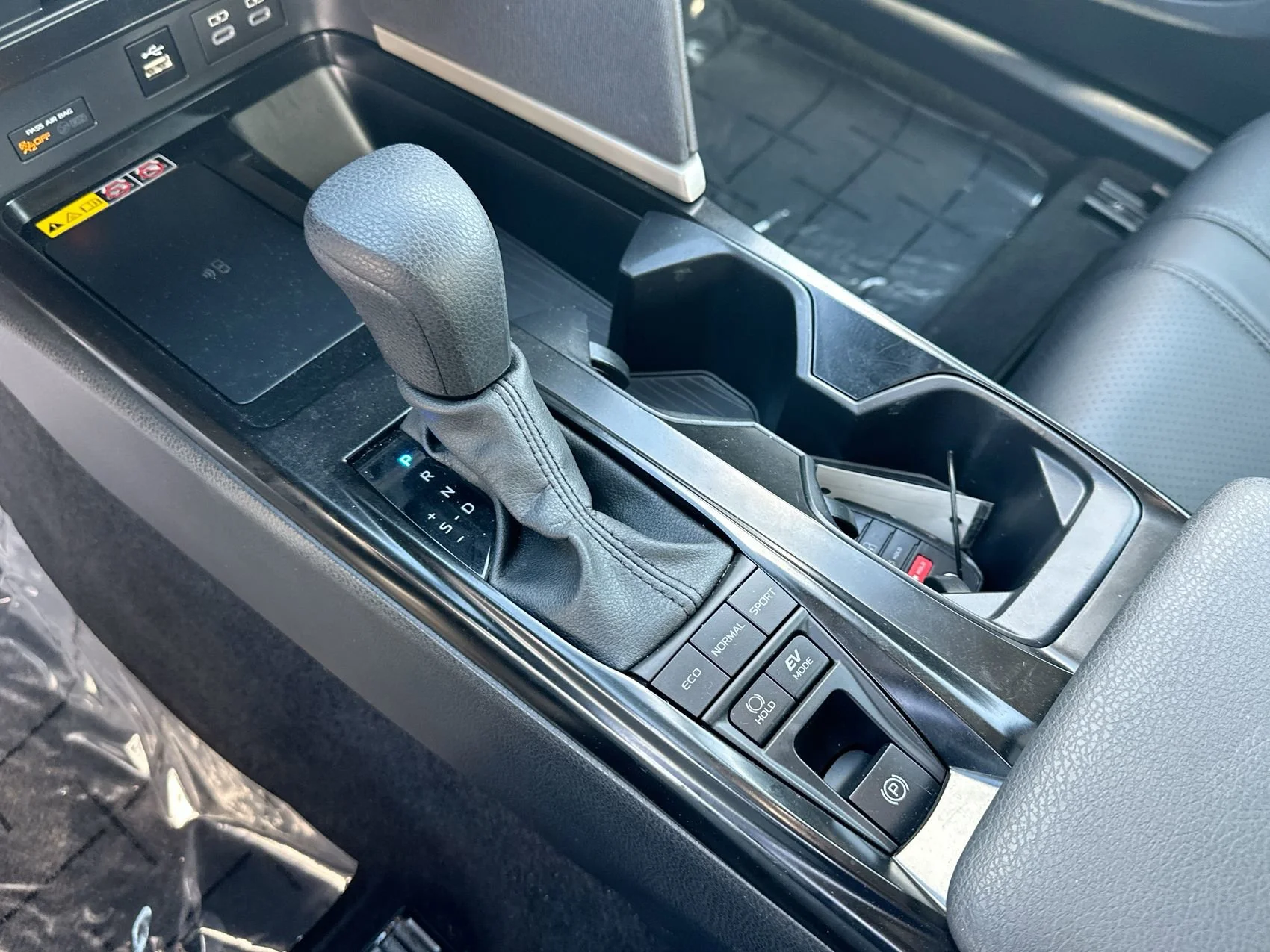 Used 2025 Ice Toyota LE image 19