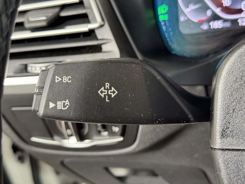 Used 2023 White BMW xDrive30i image 21