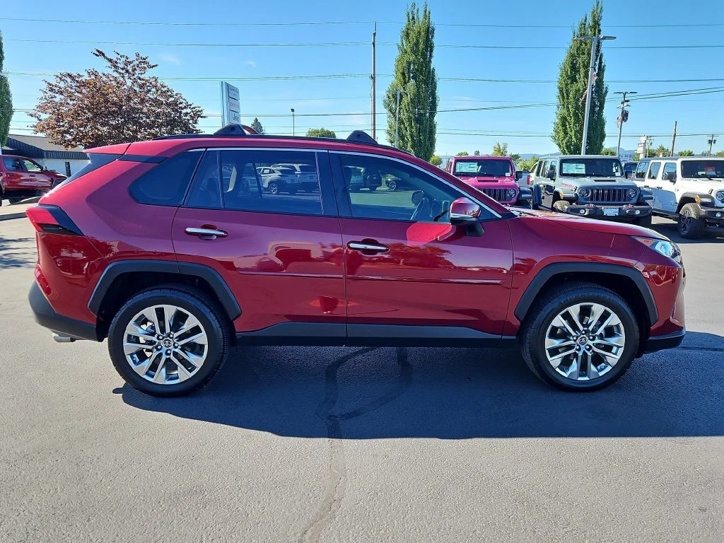 Used 2019 Pearl Toyota Limited image 7