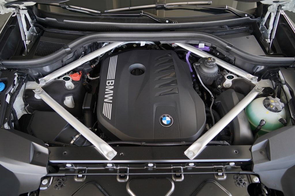 New 2027 Mineral White Metallic BMW xDrive40i image 35