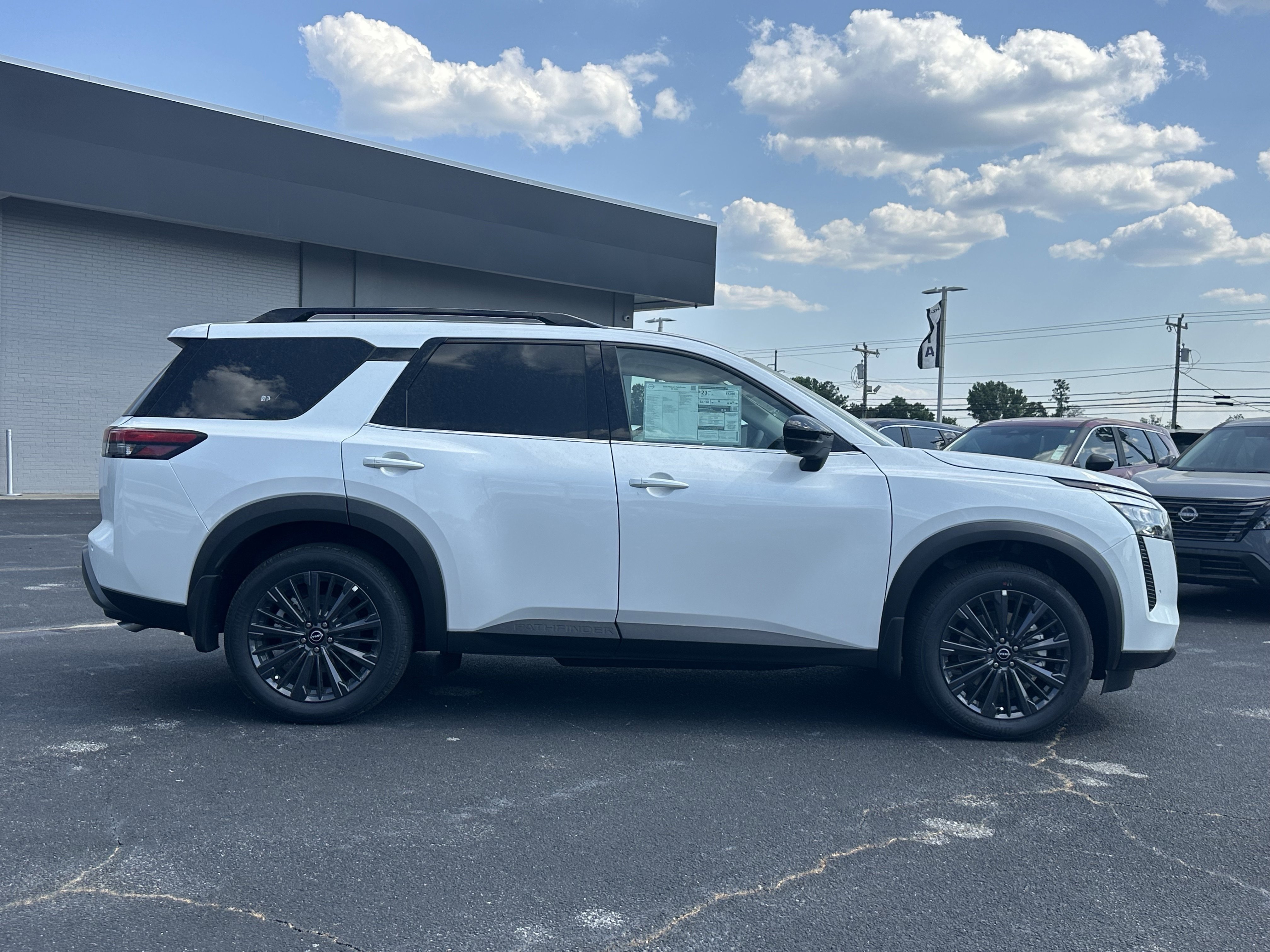 New 2026 Everest White Pearl Tricoat Nissan SL image 9