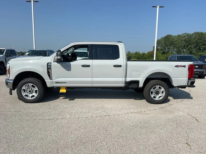 New 2026 Avalanche Ford XLT 4WD Crew Cab 6.75