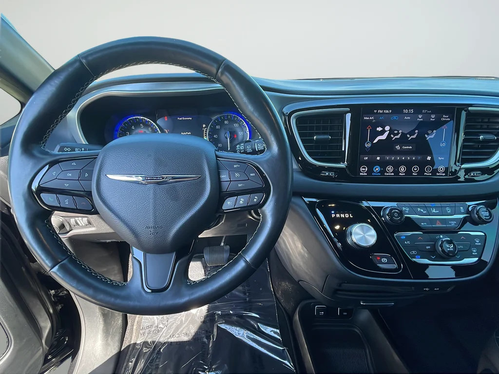 Used 2020 Black Chrysler Touring L image 12