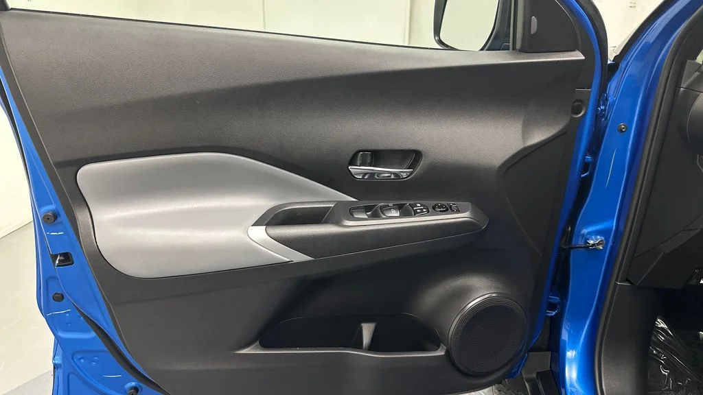 Used 2023 Blue Nissan SR image 16