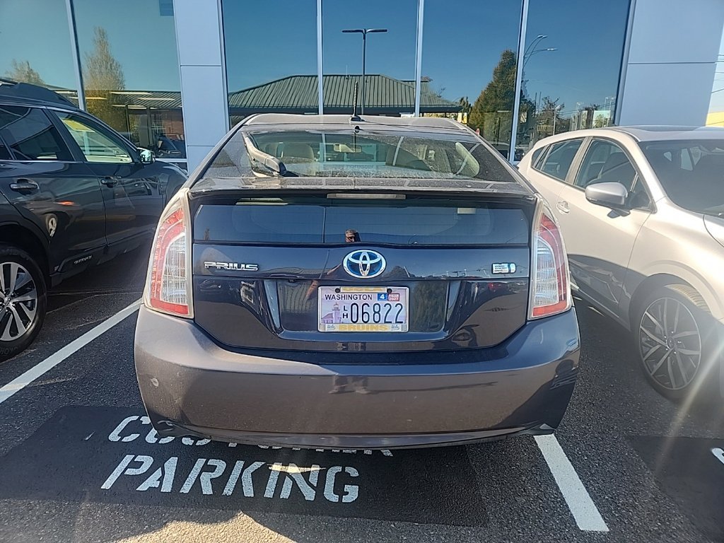 Used 2015 Gray Toyota Three image 4