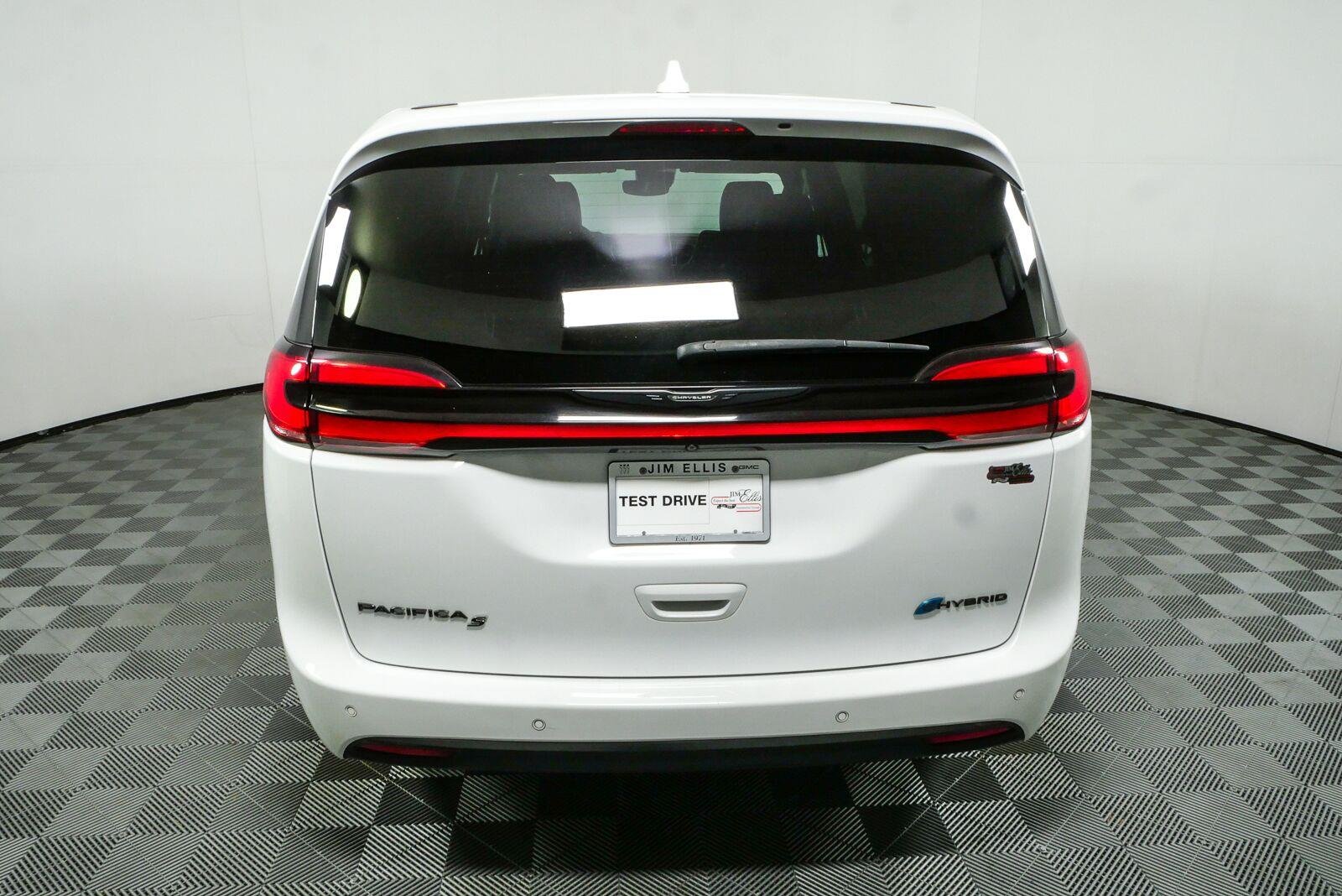 Used 2022 Bright White Clearcoat Chrysler Hybrid Touring L image 26