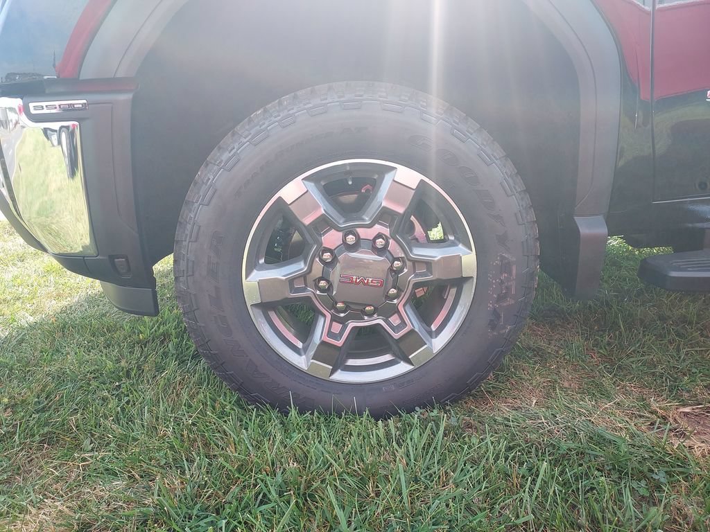 New 2026 Onyx Black GMC SLE image 10