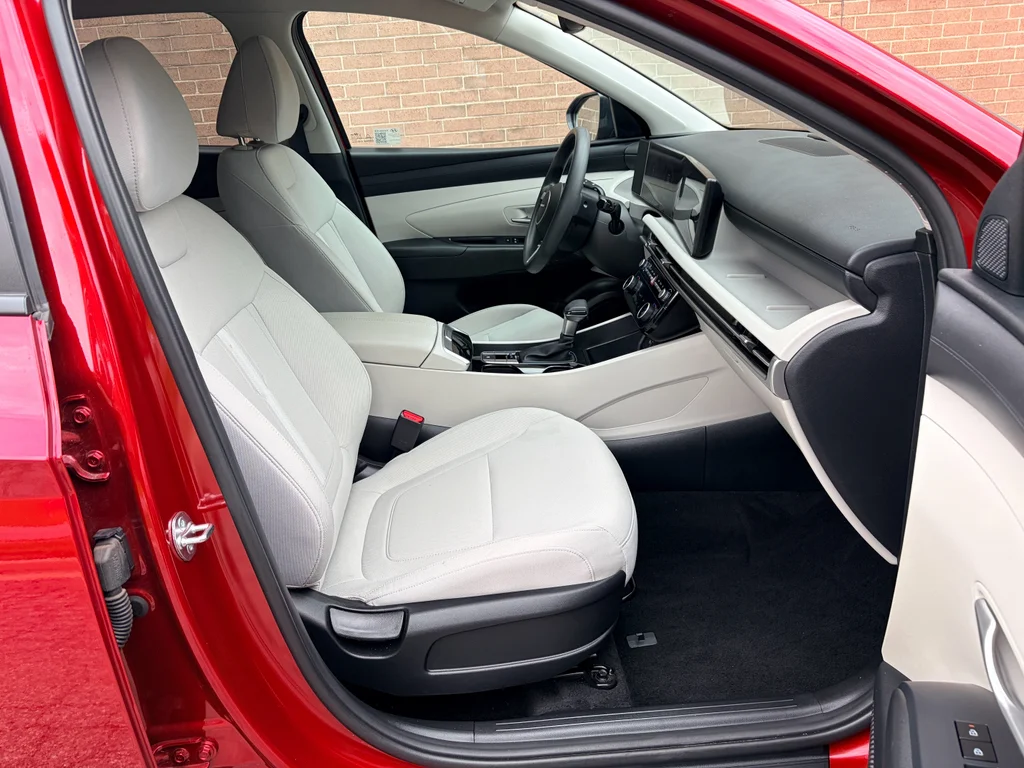 Used 2025 Ultimate Red Hyundai SEL image 25