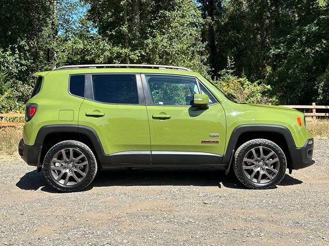Used 2016 Jungle Green Jeep Latitude image 10