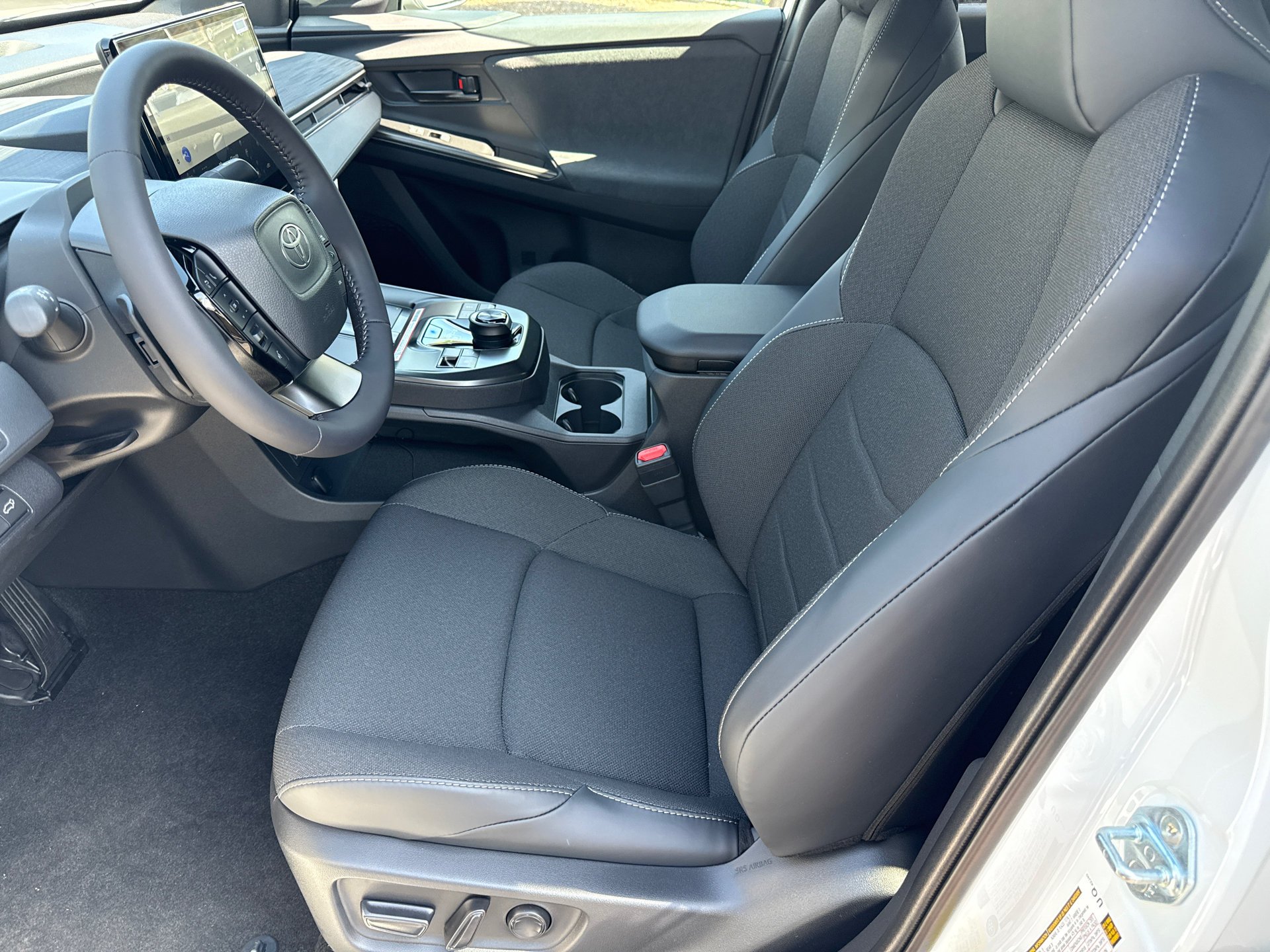 New 2026 Wind Chill Pearl <sup>1</sup> Toyota  SE image 22