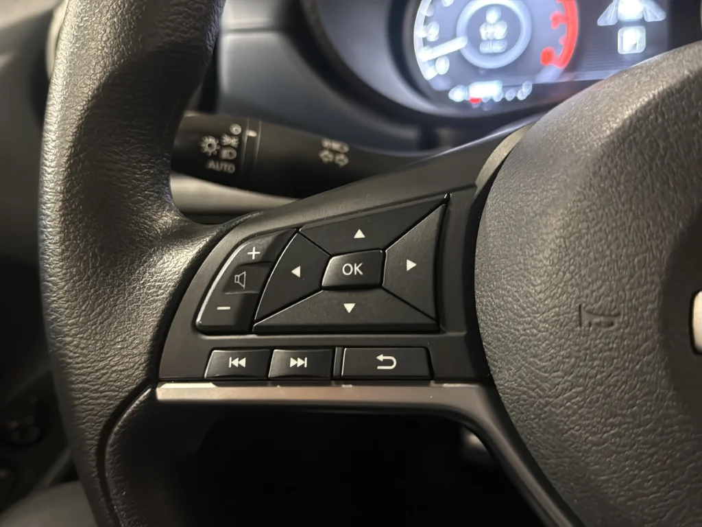 Used 2025 Silver Nissan 1.6 SV image 14